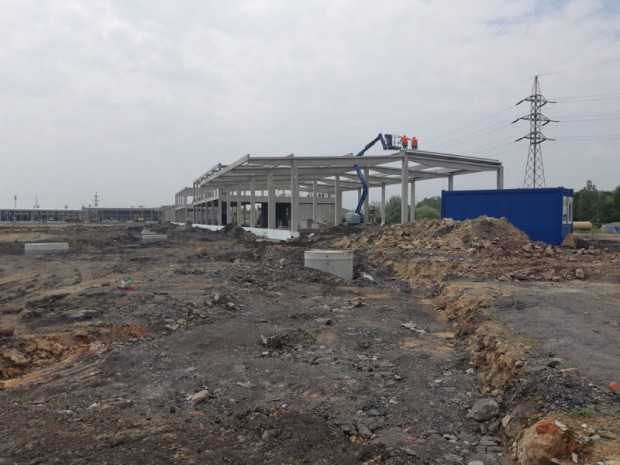 plochá střecha haly