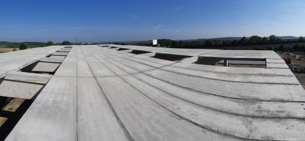 Plochá střecha halových objektů