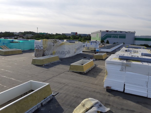 Plochá střecha halových objektů