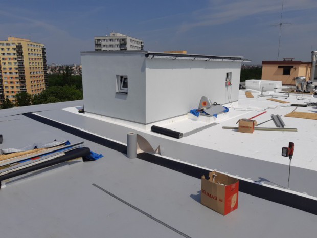 Rekonstrukce ploché střechy panelového domu Praha 4