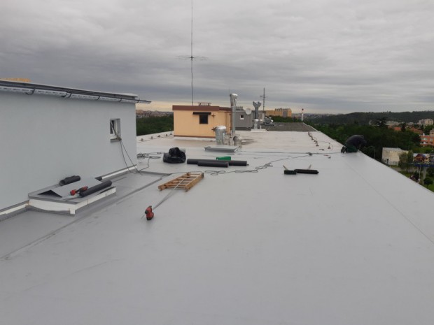 Rekonstrukce ploché střechy panelového domu Praha 4