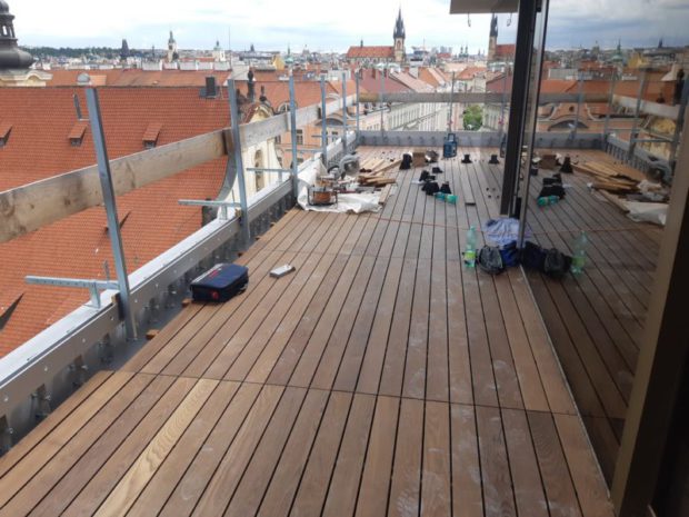 Dodávka nové skladby střech a teras na nástavbě hotelu President. Celková velikost skladby 1200 m2. Realizována byla parozábrana z asfaltového pasu, zateplení včetně spádů. Použitá hydroizolační fólie PVC Sikaplan 15 VG…