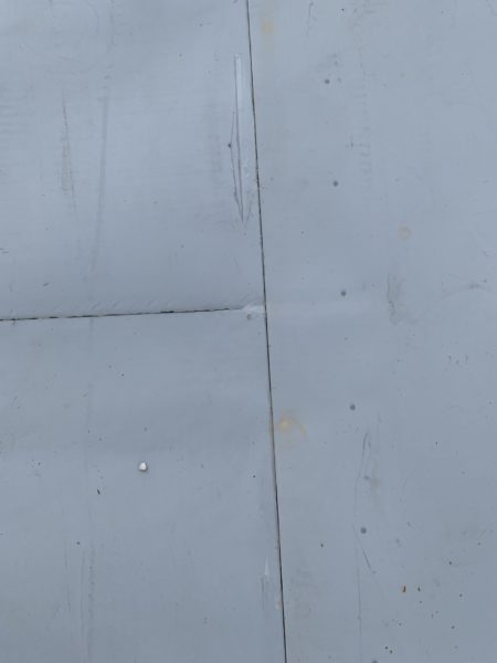 U halového objektu – Proboštov – jsme v červnu 2021 pracovali na hydroizolaci ploché střechy o rozloze 1500 m2. Plán prací: Nová hydroizolační vrstva z mechanicky kotvené TPO fólie Sarnafil TS 77-15. Dodávka včetně odvětrávacích hlavic Lomanco a nových střešních světlíků.…