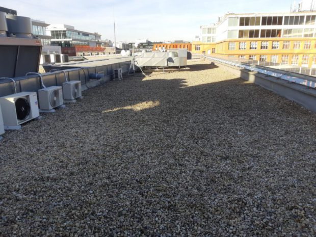 U administrativní budovy Corso Karlín jsme na jaře 2021 realizovali kompletní rekonstrukci hydroizolační vrstvy střechy o rozloze 800m2. Jako hydroizolační fólie bylo použito PVC Fatrafol 818 tl. 1,5 mm. Součástí bylo přesouvání kačírku v rámci plochy střechy po jednotlivých etapách.…