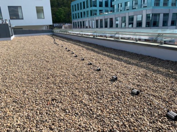 U administrativní budovy Corso Karlín jsme na jaře 2021 realizovali kompletní rekonstrukci hydroizolační vrstvy střechy o rozloze 800m2. Jako hydroizolační fólie bylo použito PVC Fatrafol 818 tl. 1,5 mm. Součástí bylo přesouvání kačírku v rámci plochy střechy po jednotlivých etapách.…